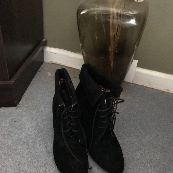 SHOES - Picture 3 of 3